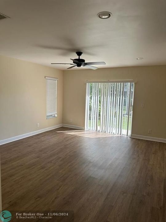 Active With Contract: $3,500 (3 beds, 2 baths, 1565 Square Feet)