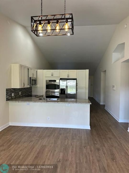 Active With Contract: $3,500 (3 beds, 2 baths, 1565 Square Feet)