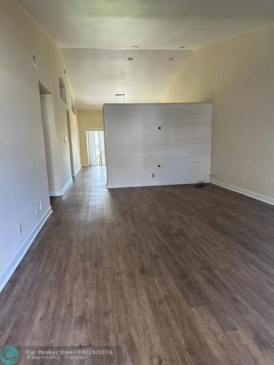 Active With Contract: $3,500 (3 beds, 2 baths, 1565 Square Feet)