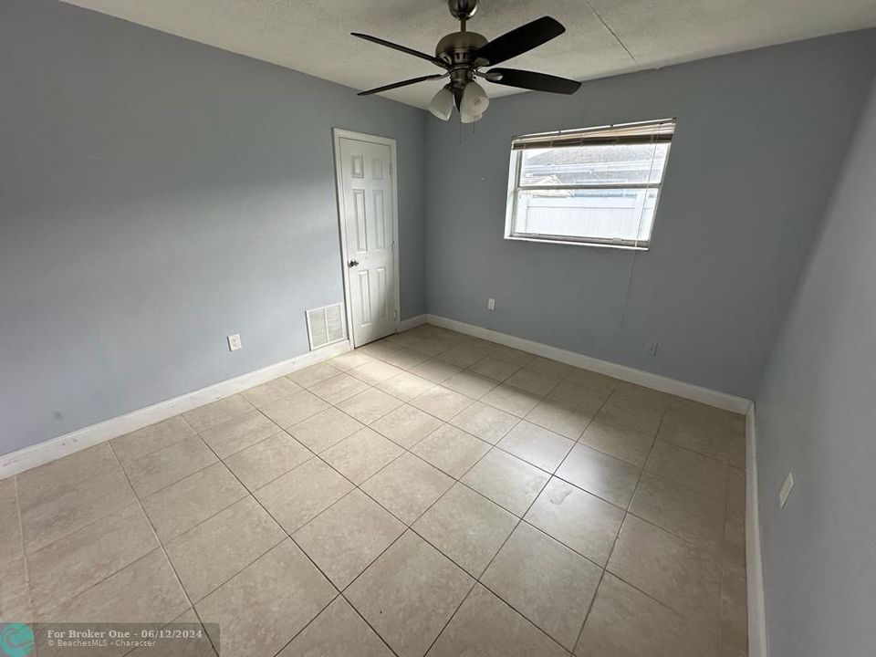 Recently Sold: $1,950 (2 beds, 1 baths, 1557 Square Feet)