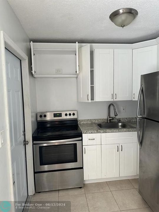 Recently Sold: $1,950 (2 beds, 1 baths, 1557 Square Feet)