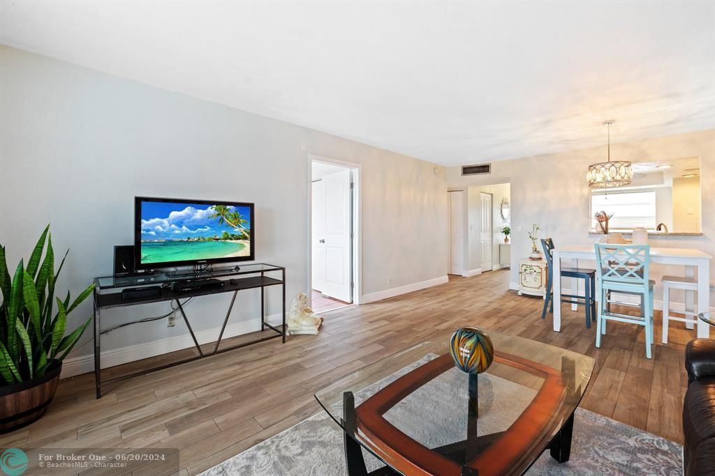 Active With Contract: $178,000 (2 beds, 2 baths, 1120 Square Feet)