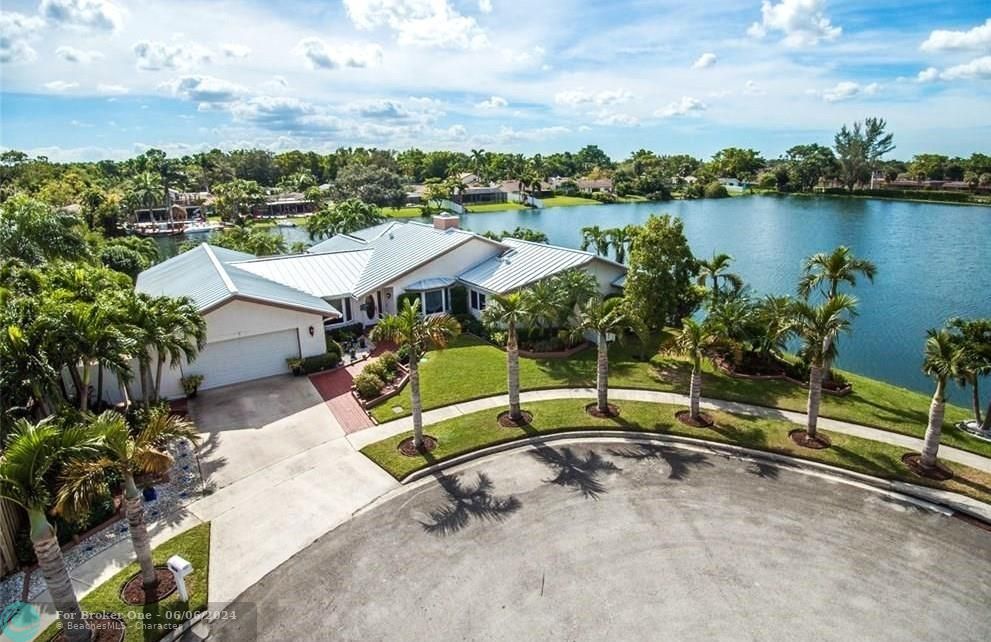 Recently Sold: $948,888 (4 beds, 3 baths, 3070 Square Feet)