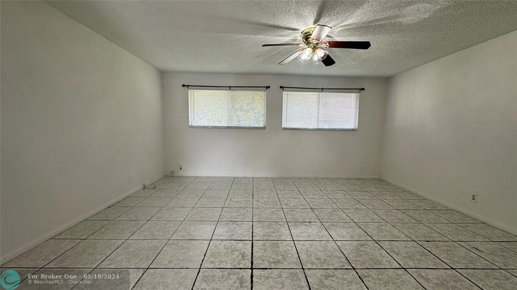 For Sale: $1,900 (2 beds, 2 baths, 900 Square Feet)