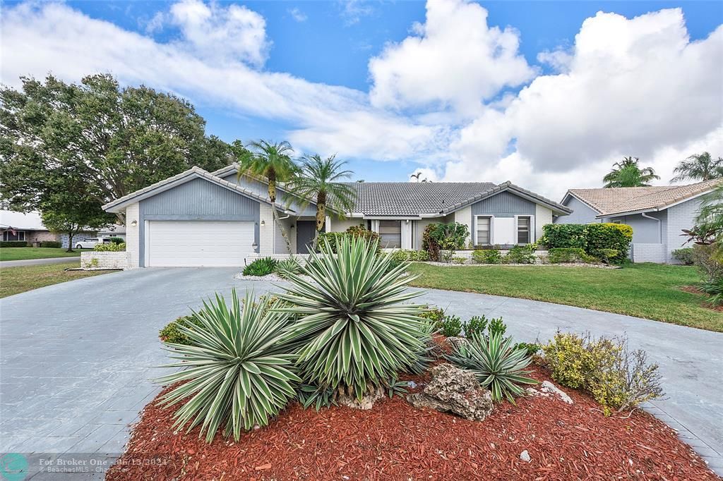 Recently Sold: $625,000 (3 beds, 2 baths, 2395 Square Feet)