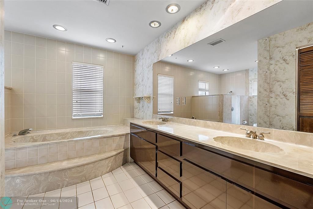 Недавно продано: $625,000 (3 спален, 2 ванн, 2395 Квадратных фут)
