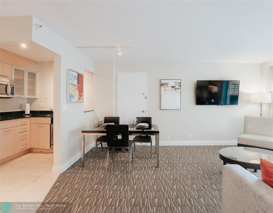 For Sale: $210,000 (1 beds, 1 baths, 617 Square Feet)