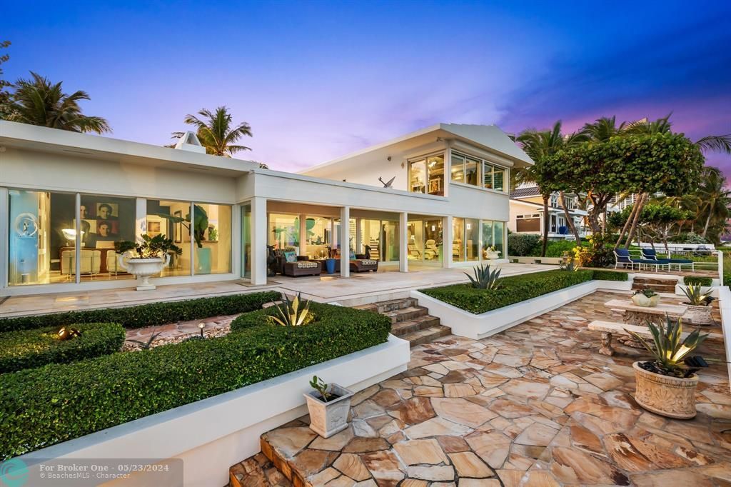 Active With Contract: $14,930,000 (5 beds, 6 baths, 5875 Square Feet)