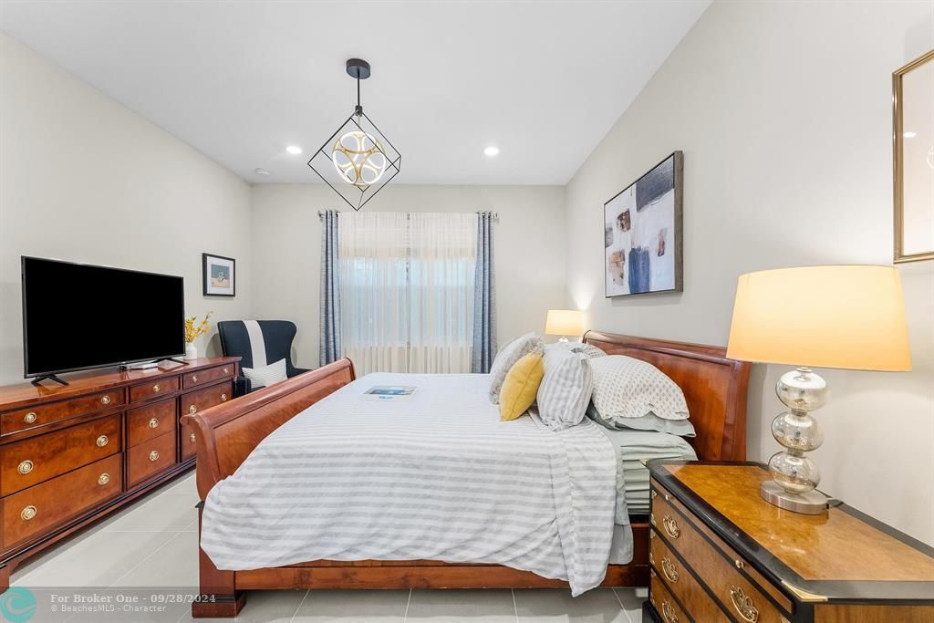 Recently Sold: $459,000 (2 beds, 2 baths, 1319 Square Feet)