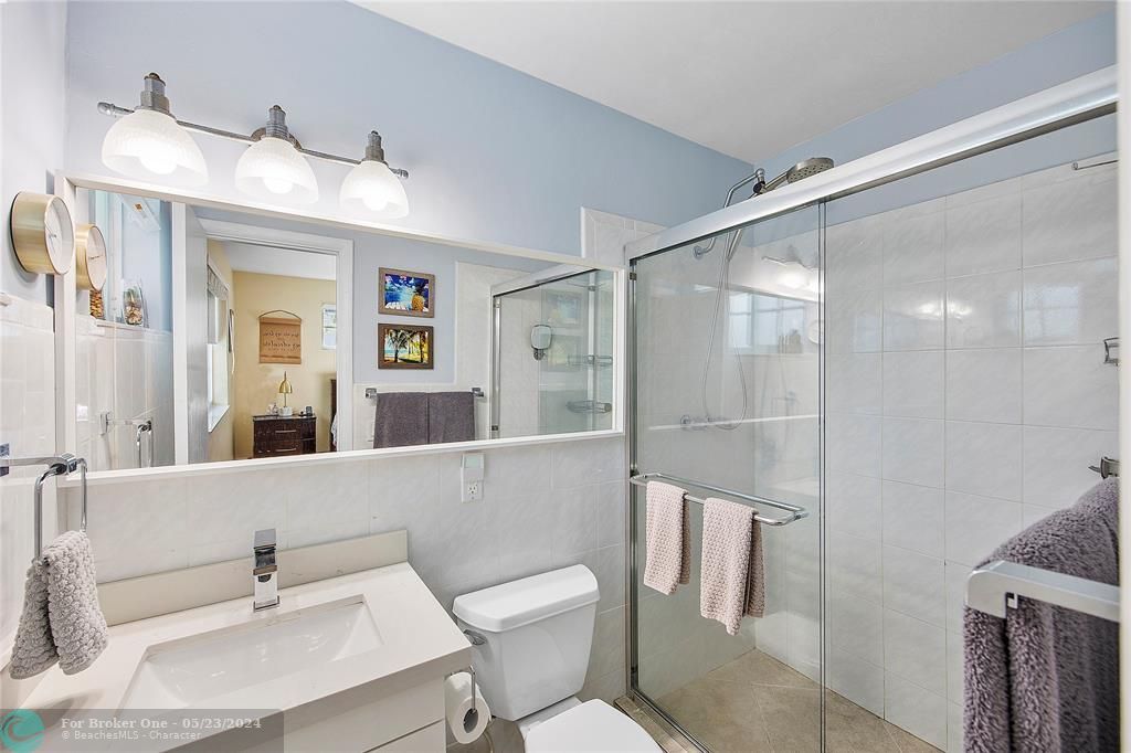 最近售出: $1,200,000 (4 贝兹, 2 浴室, 2074 平方英尺)