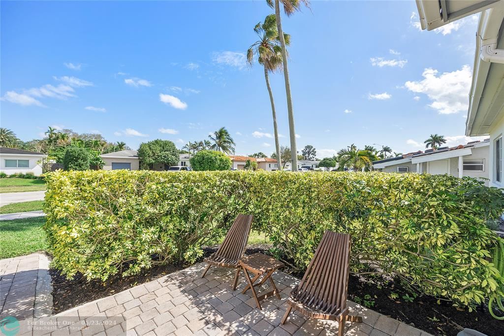 Recently Sold: $1,200,000 (4 beds, 2 baths, 2074 Square Feet)