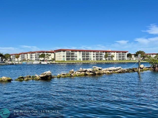 For Sale: $495,000 (3 beds, 2 baths, 1435 Square Feet)