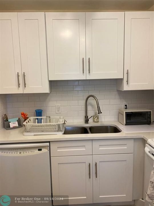 For Rent: $1,800 (2 beds, 1 baths, 850 Square Feet)