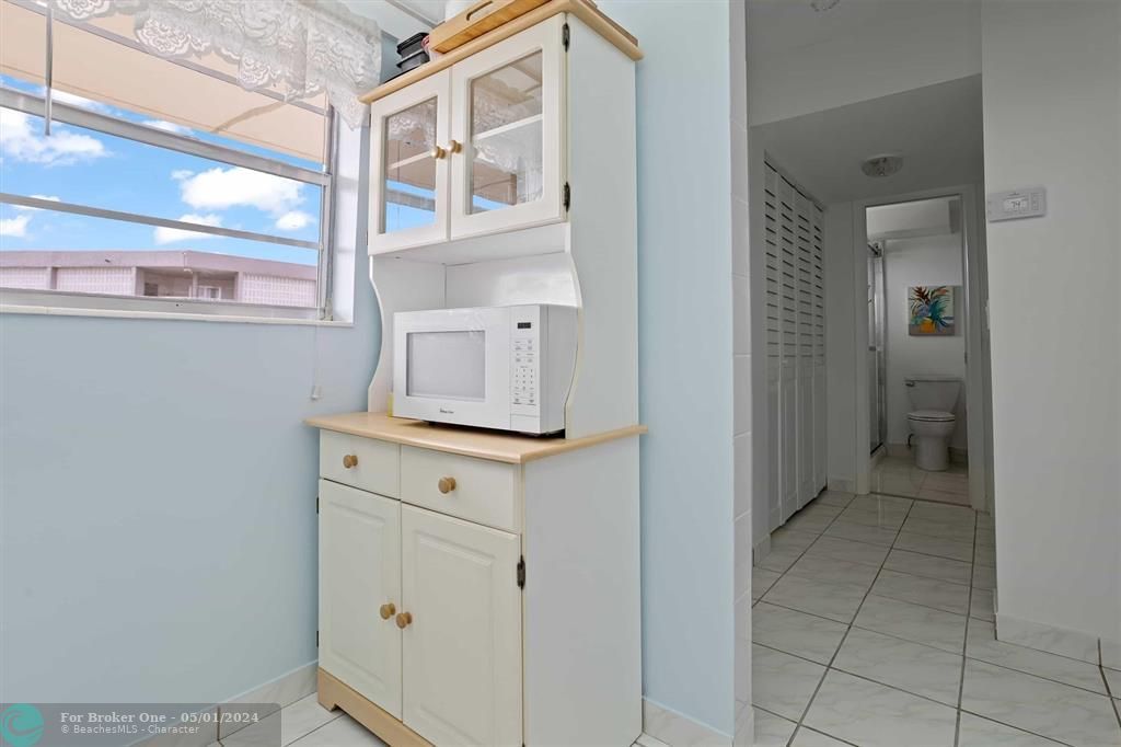 For Sale: $125,000 (1 beds, 1 baths, 768 Square Feet)