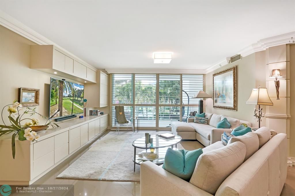 For Sale: $1,495,000 (1 beds, 2 baths, 1580 Square Feet)