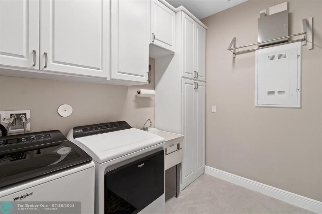 For Sale: $399,900 (3 beds, 2 baths, 1780 Square Feet)