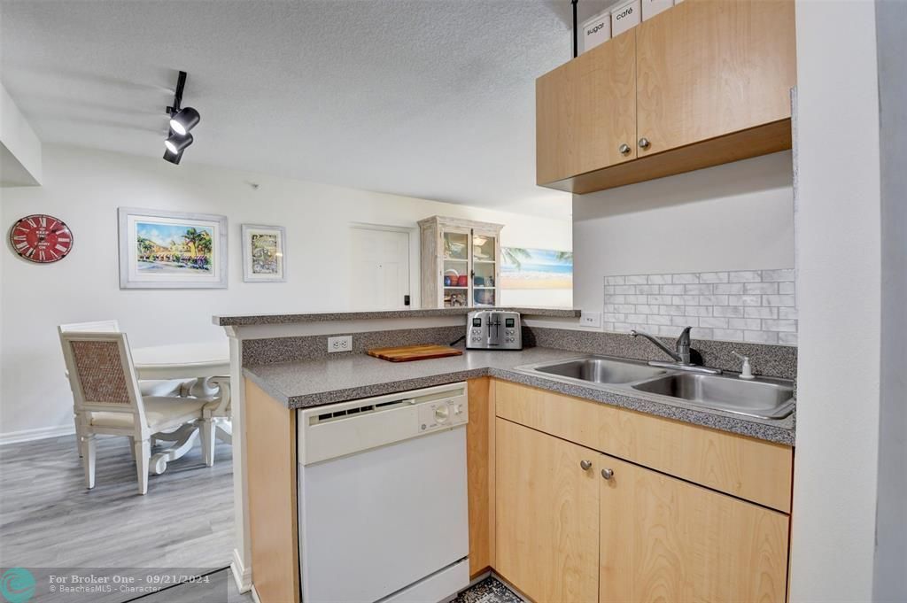 For Rent: $2,200 (1 beds, 1 baths, 793 Square Feet)