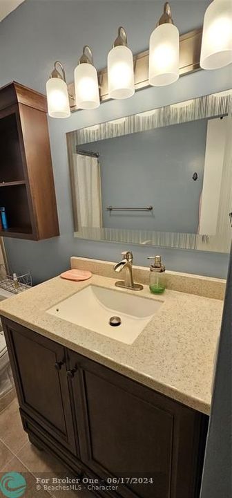 Active With Contract: $284,900 (2 beds, 2 baths, 1374 Square Feet)