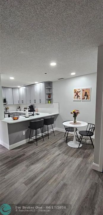 Active With Contract: $284,900 (2 beds, 2 baths, 1374 Square Feet)