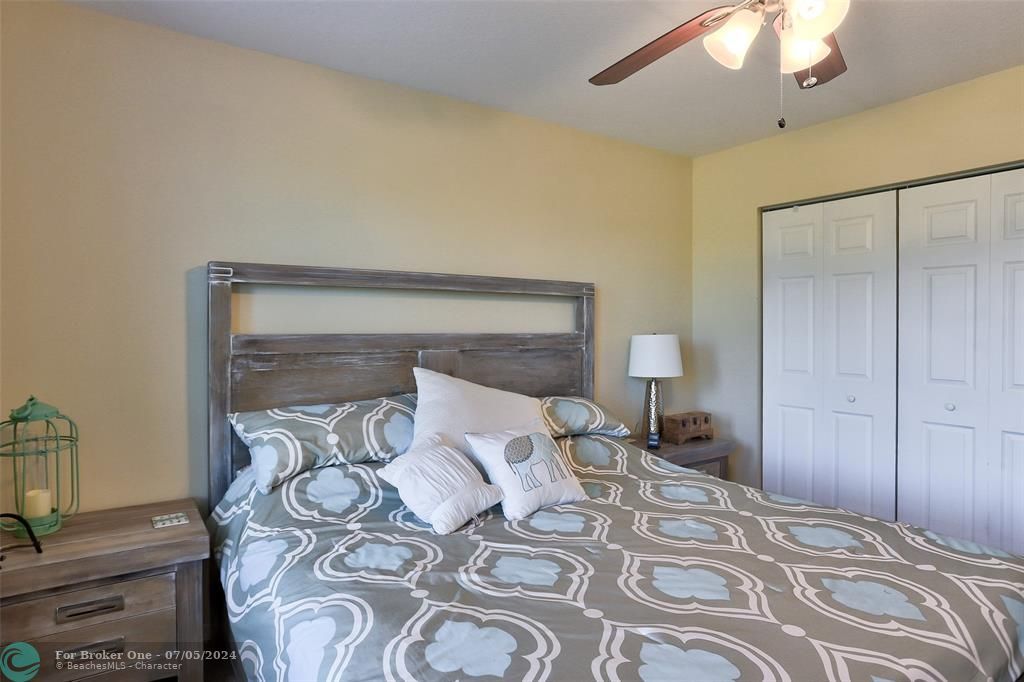 Active With Contract: $1,900 (1 beds, 1 baths, 793 Square Feet)