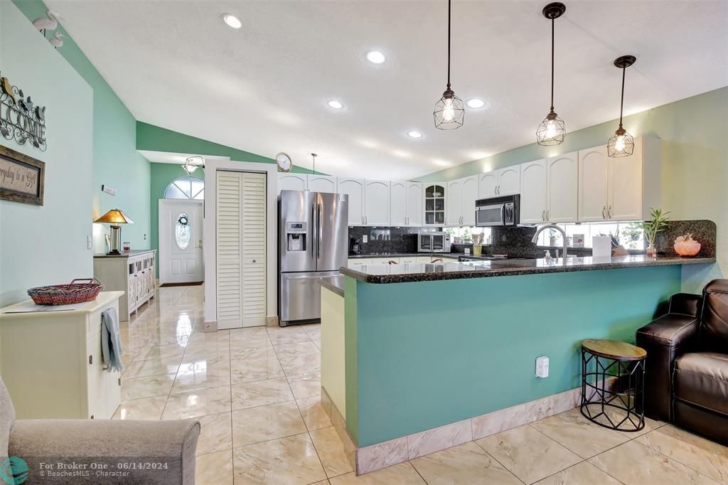 Recently Sold: $680,000 (3 beds, 2 baths, 1731 Square Feet)