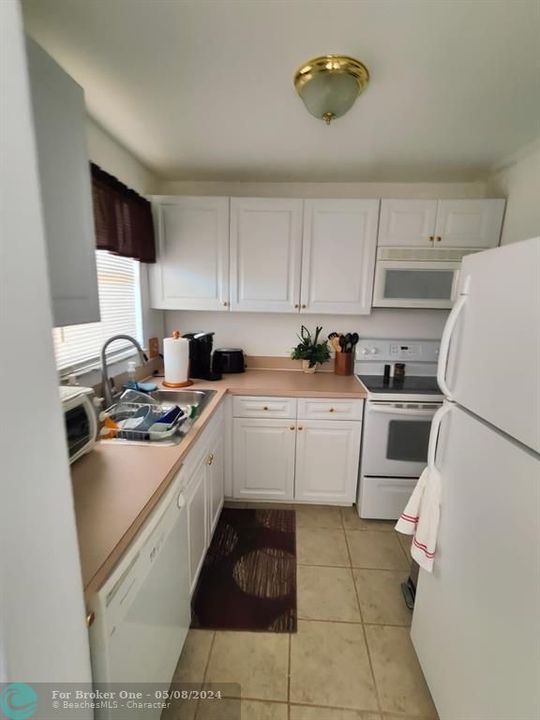 For Sale: $124,900 (1 beds, 1 baths, 620 Square Feet)