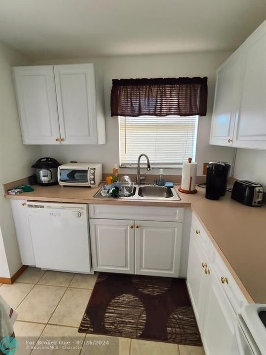 For Sale: $115,000 (1 beds, 1 baths, 620 Square Feet)