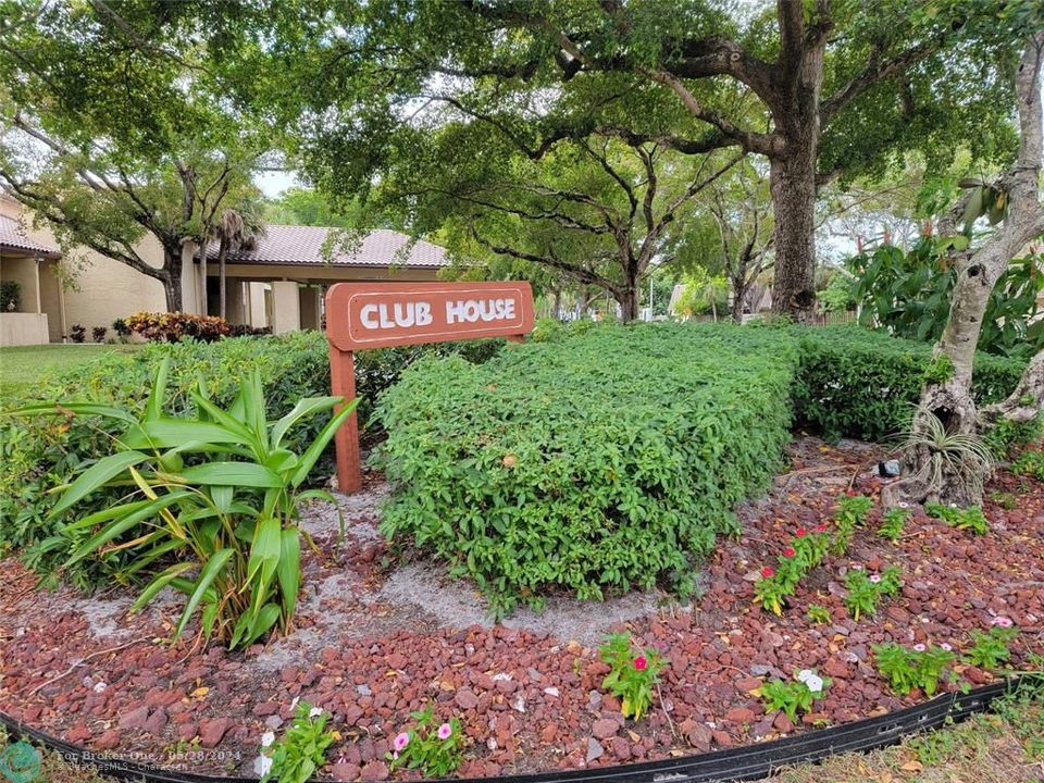 Active With Contract: $149,000 (2 beds, 2 baths, 1160 Square Feet)
