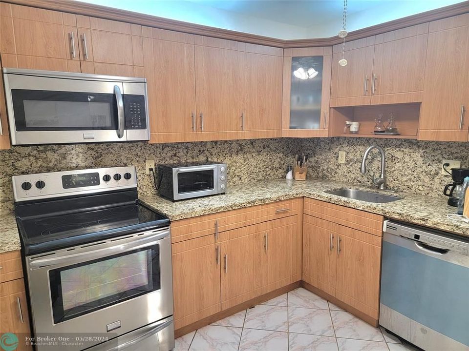Active With Contract: $149,000 (2 beds, 2 baths, 1160 Square Feet)