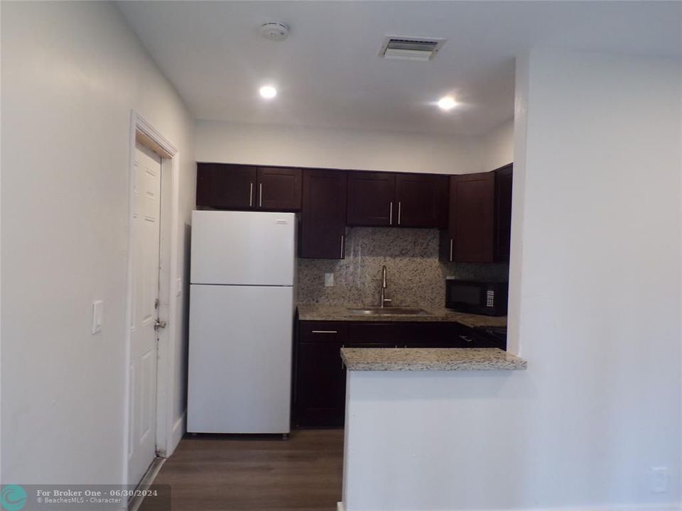 Recently Sold: $1,500 (1 beds, 1 baths, 700 Square Feet)