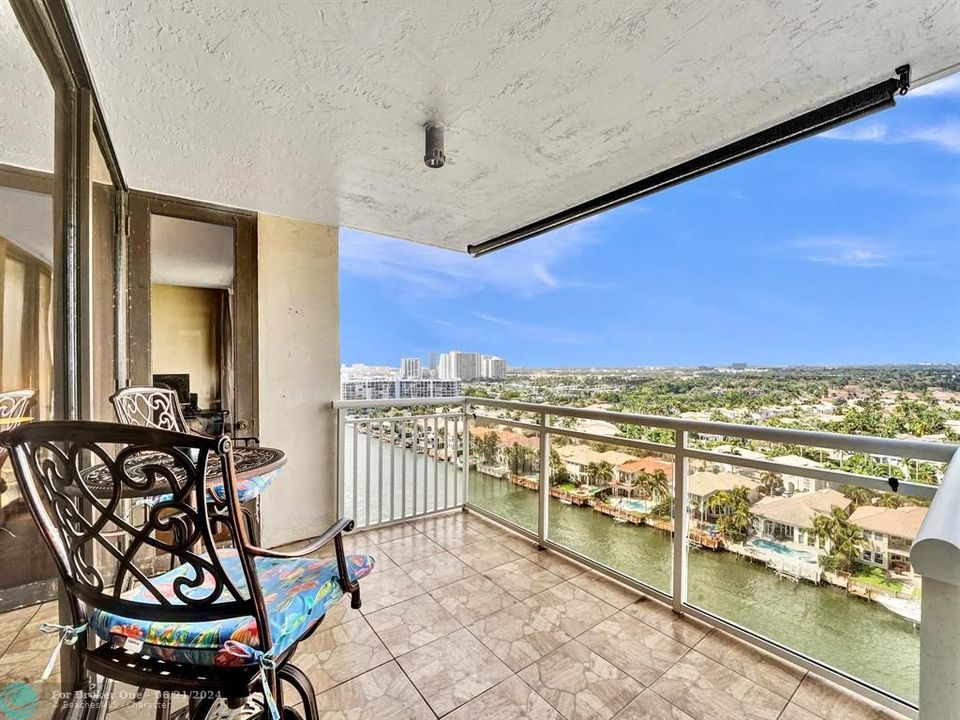 Active With Contract: $395,000 (2 beds, 2 baths, 1400 Square Feet)