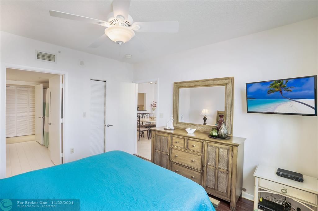 Active With Contract: $359,000 (1 beds, 1 baths, 750 Square Feet)