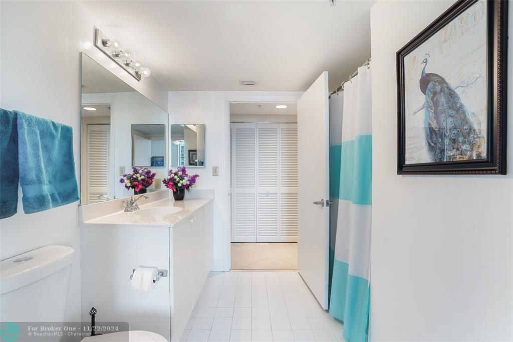 Active With Contract: $359,000 (1 beds, 1 baths, 750 Square Feet)