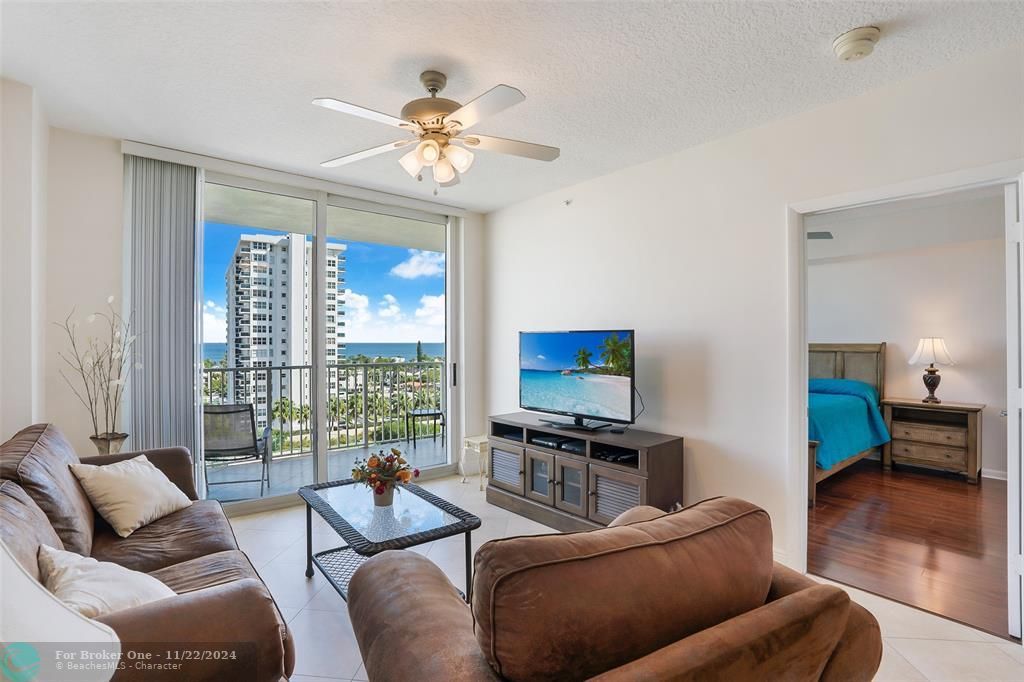 Active With Contract: $359,000 (1 beds, 1 baths, 750 Square Feet)