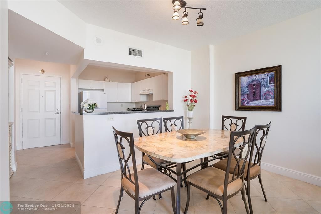 Active With Contract: $359,000 (1 beds, 1 baths, 750 Square Feet)