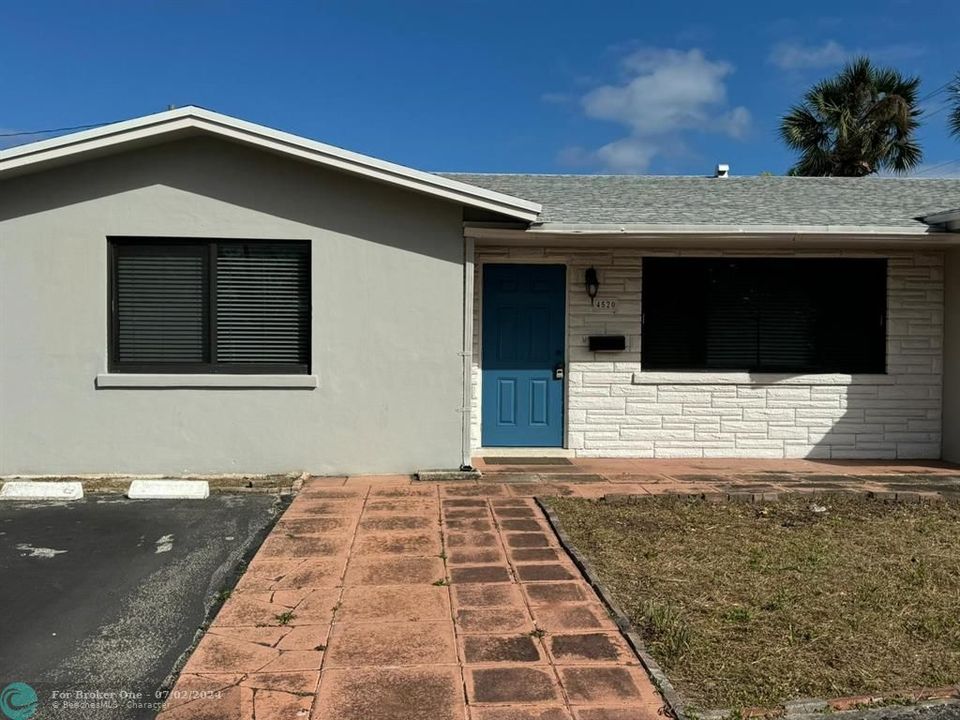 Active With Contract: $1,900 (2 beds, 2 baths, 2029 Square Feet)