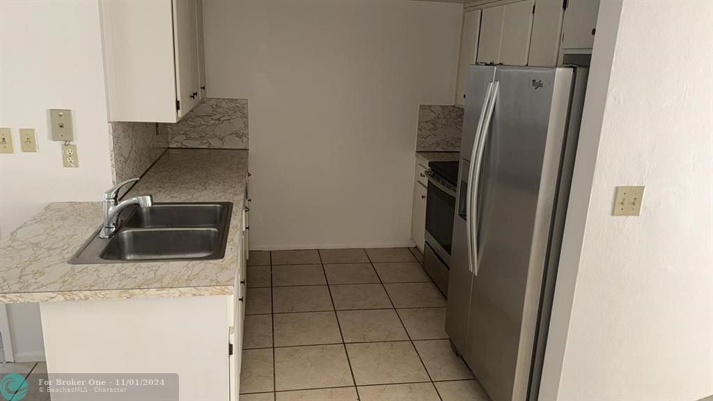 Active With Contract: $1,900 (2 beds, 2 baths, 2029 Square Feet)