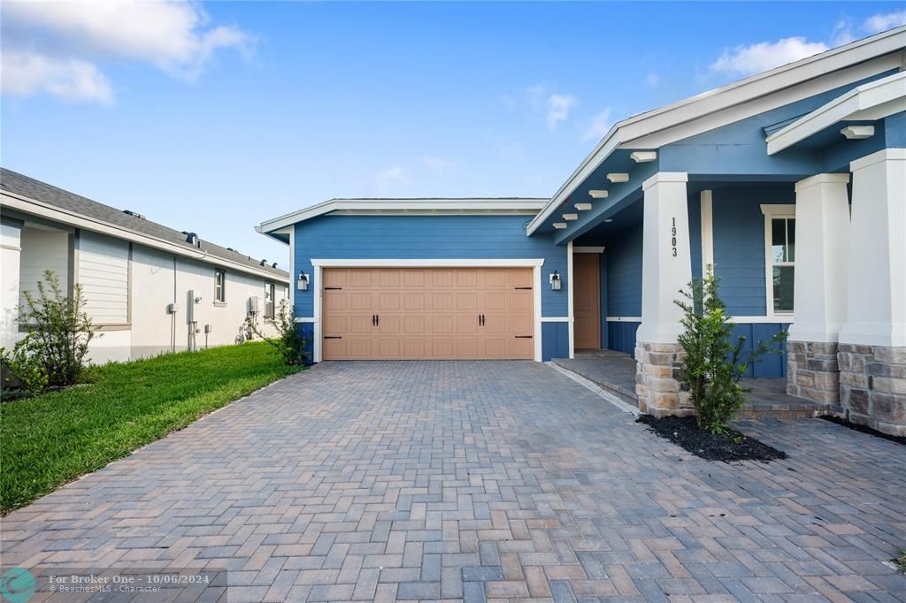 Active With Contract: $3,700 (3 beds, 2 baths, 0 Square Feet)