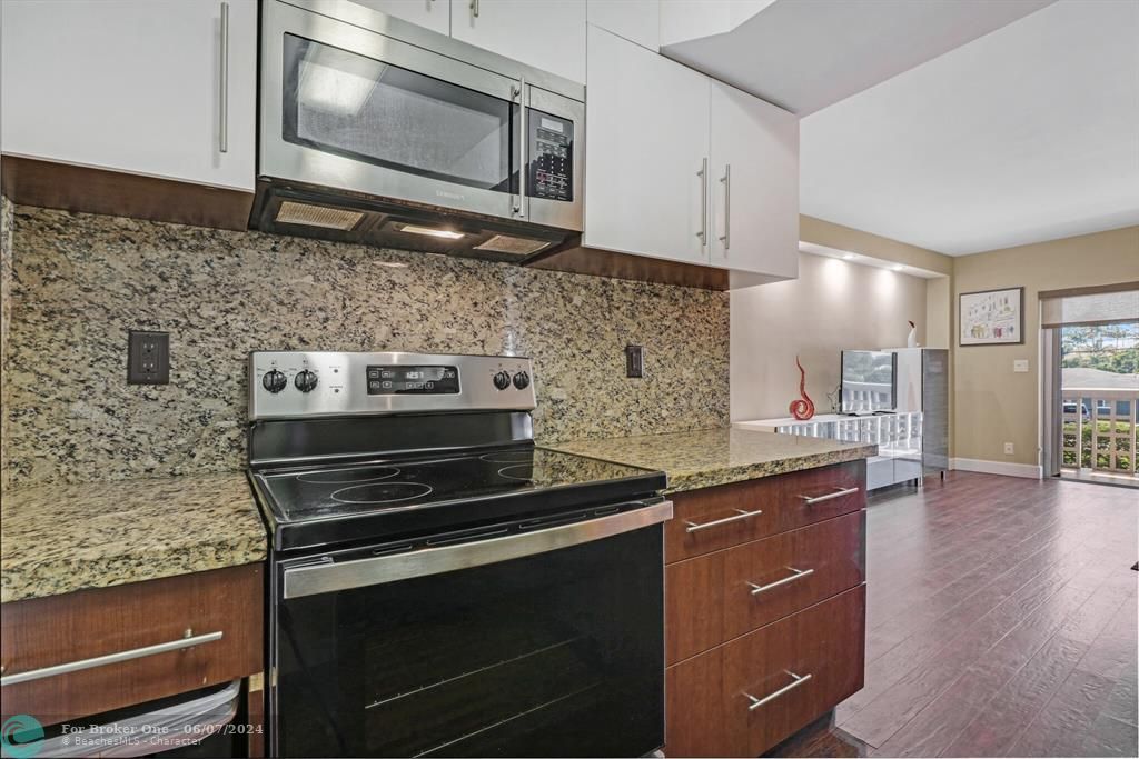 Recently Sold: $215,000 (1 beds, 1 baths, 680 Square Feet)