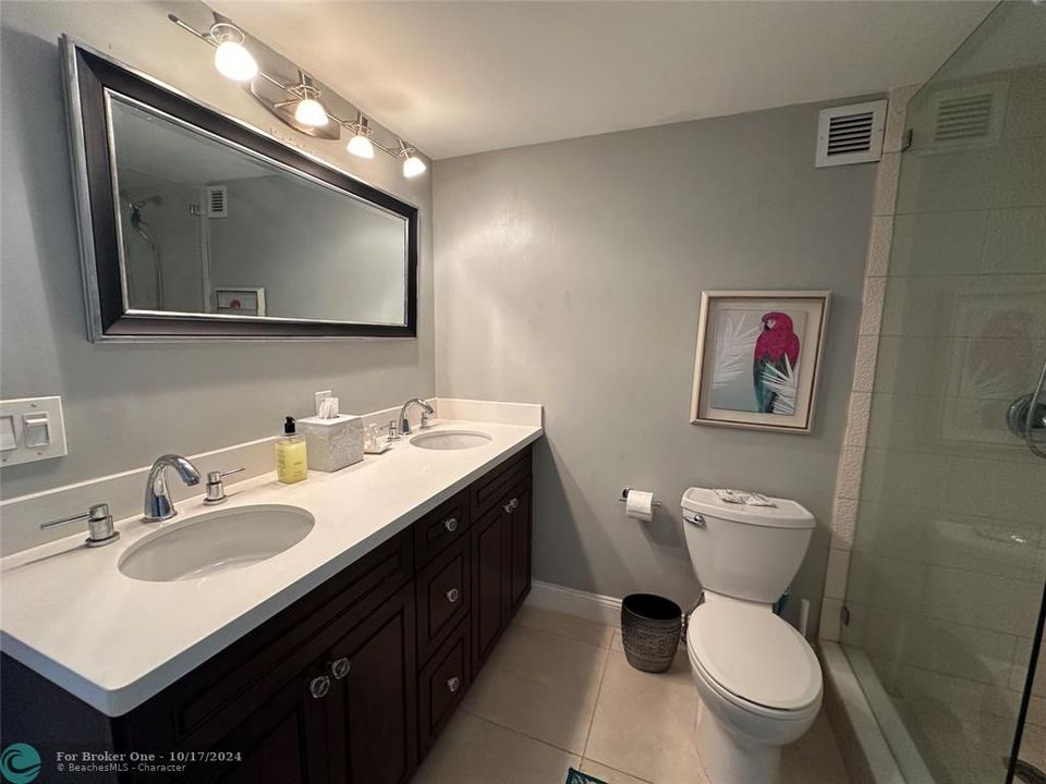 For Sale: $390,000 (1 beds, 1 baths, 950 Square Feet)