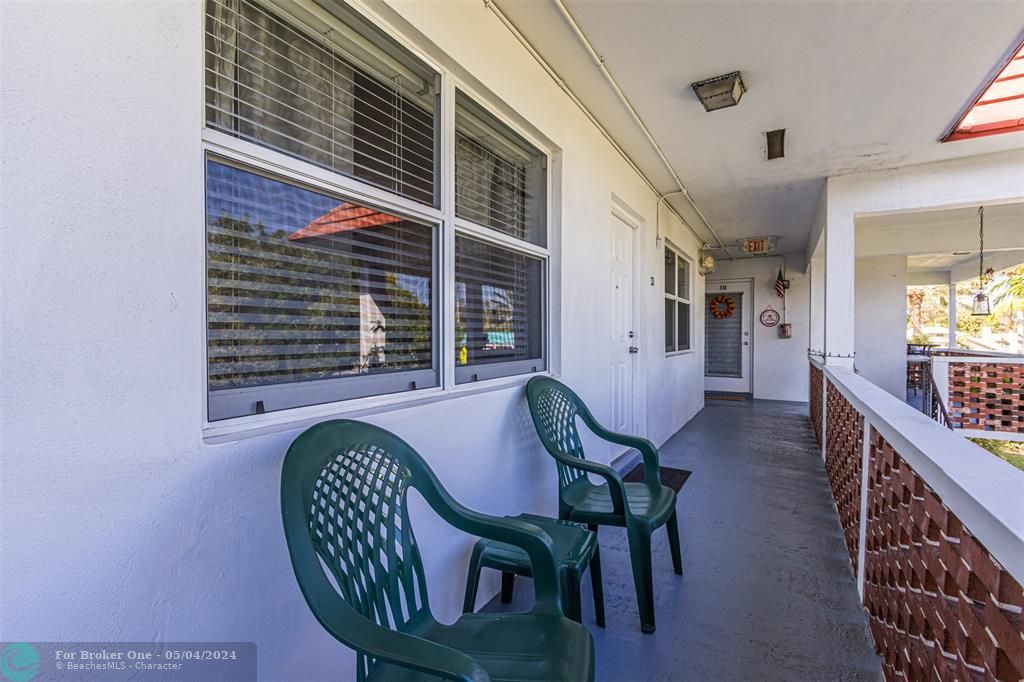 For Sale: $225,000 (2 beds, 1 baths, 760 Square Feet)