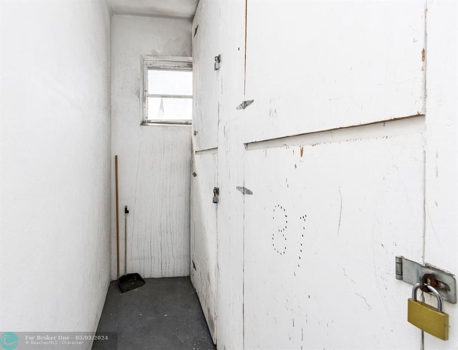 For Sale: $225,000 (2 beds, 1 baths, 760 Square Feet)