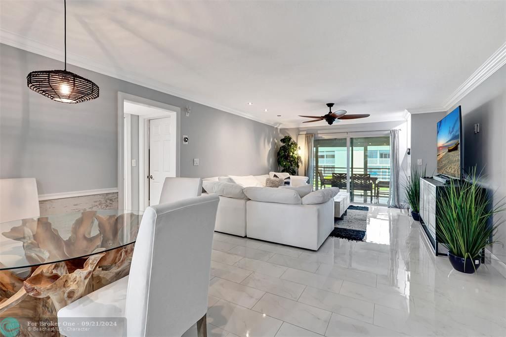 For Sale: $345,000 (2 beds, 2 baths, 1014 Square Feet)