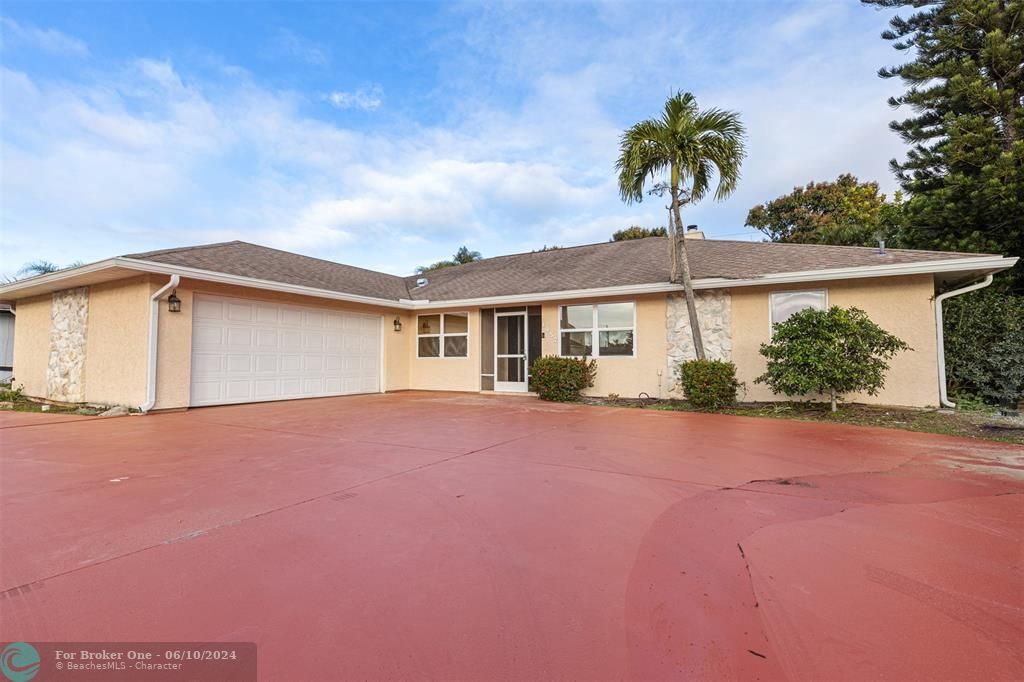 Active With Contract: $439,999 (4 beds, 2 baths, 2003 Square Feet)