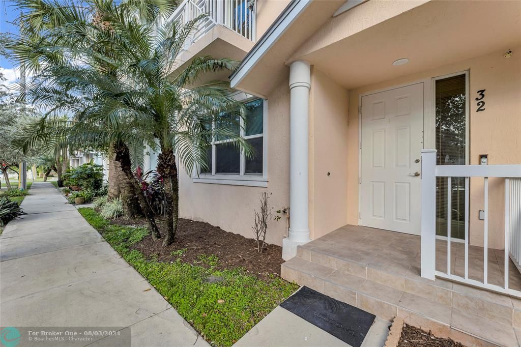 Active With Contract: $3,375 (2 beds, 2 baths, 1374 Square Feet)