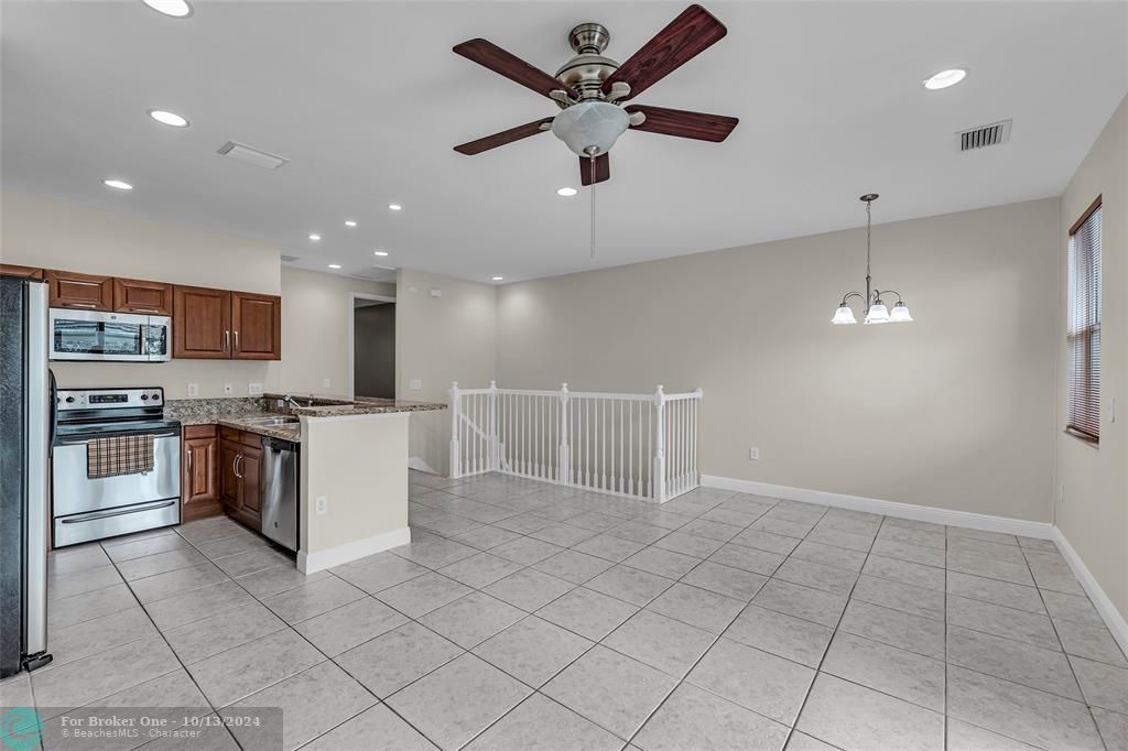 Active With Contract: $3,375 (2 beds, 2 baths, 1374 Square Feet)