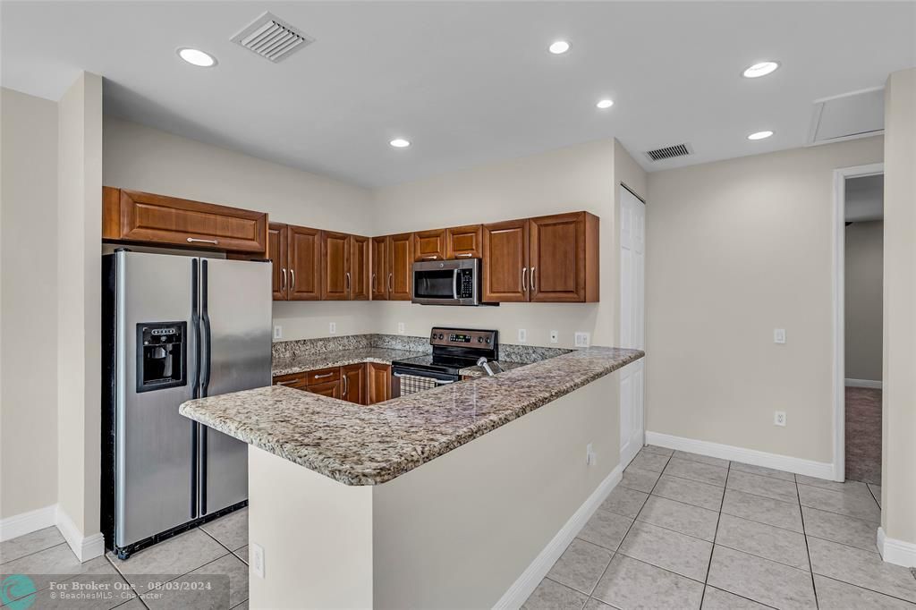 Active With Contract: $3,375 (2 beds, 2 baths, 1374 Square Feet)