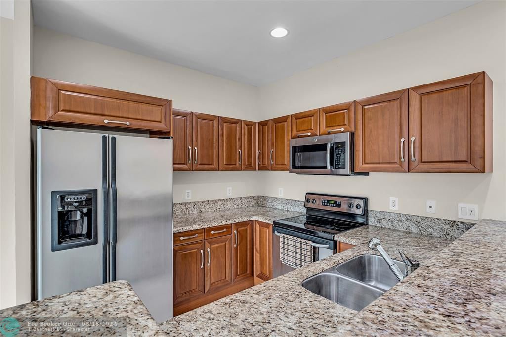 Active With Contract: $3,375 (2 beds, 2 baths, 1374 Square Feet)