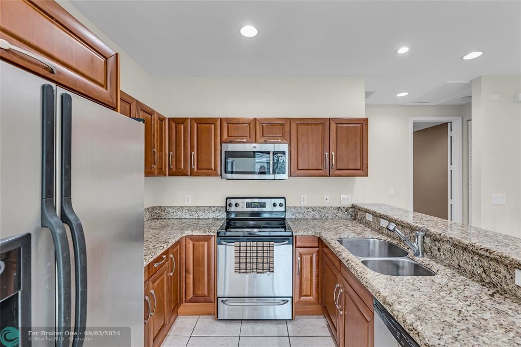 Active With Contract: $3,375 (2 beds, 2 baths, 1374 Square Feet)