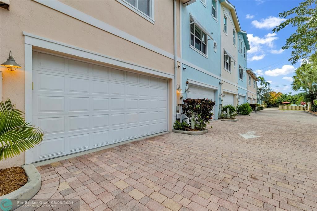 Active With Contract: $3,375 (2 beds, 2 baths, 1374 Square Feet)